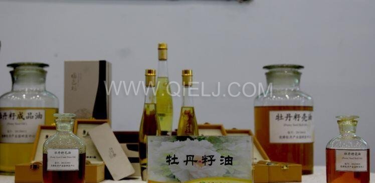 牡丹籽油設(shè)備 牡丹籽油榨油精煉生產(chǎn)線(圖3) 牡丹籽油設(shè)備 牡丹籽油榨油精煉生產(chǎn)線(圖3)